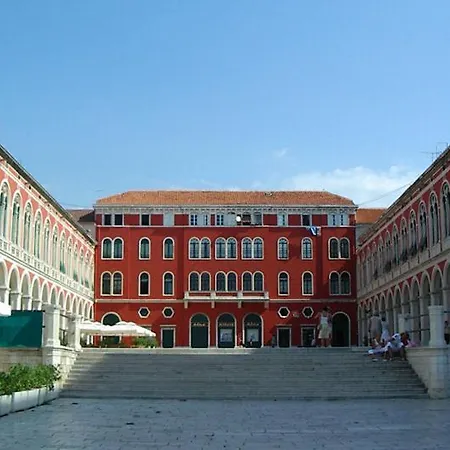 Elena Apartment Split